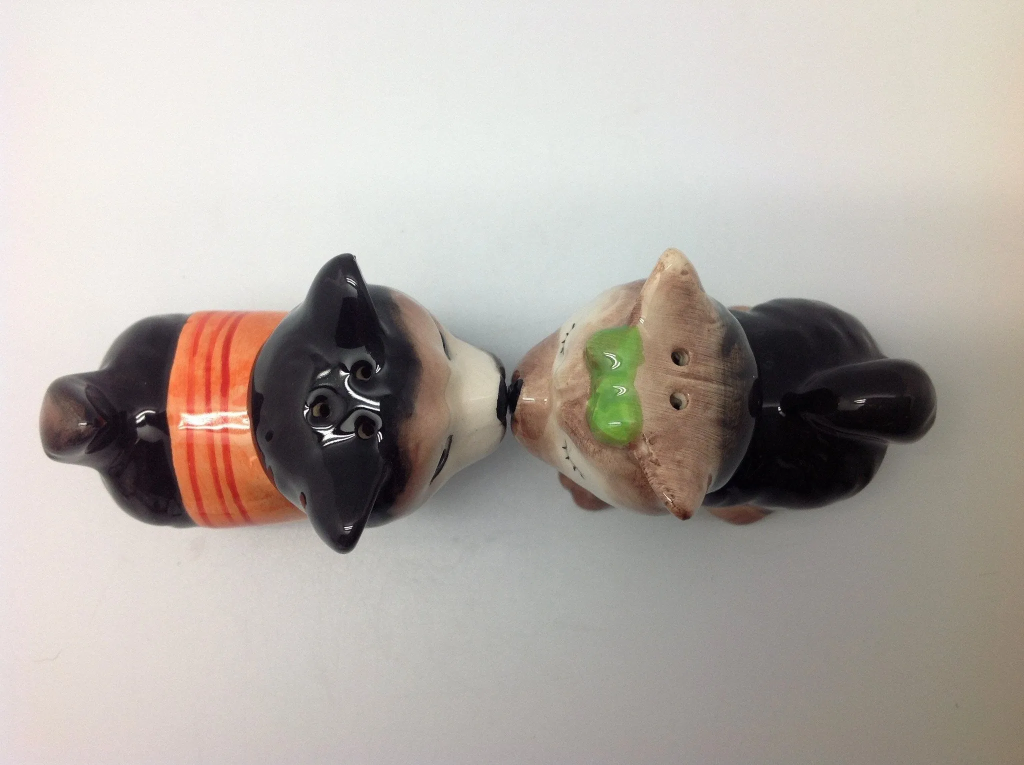 Ceramic Salt & Pepper Set Magnetic Dogs