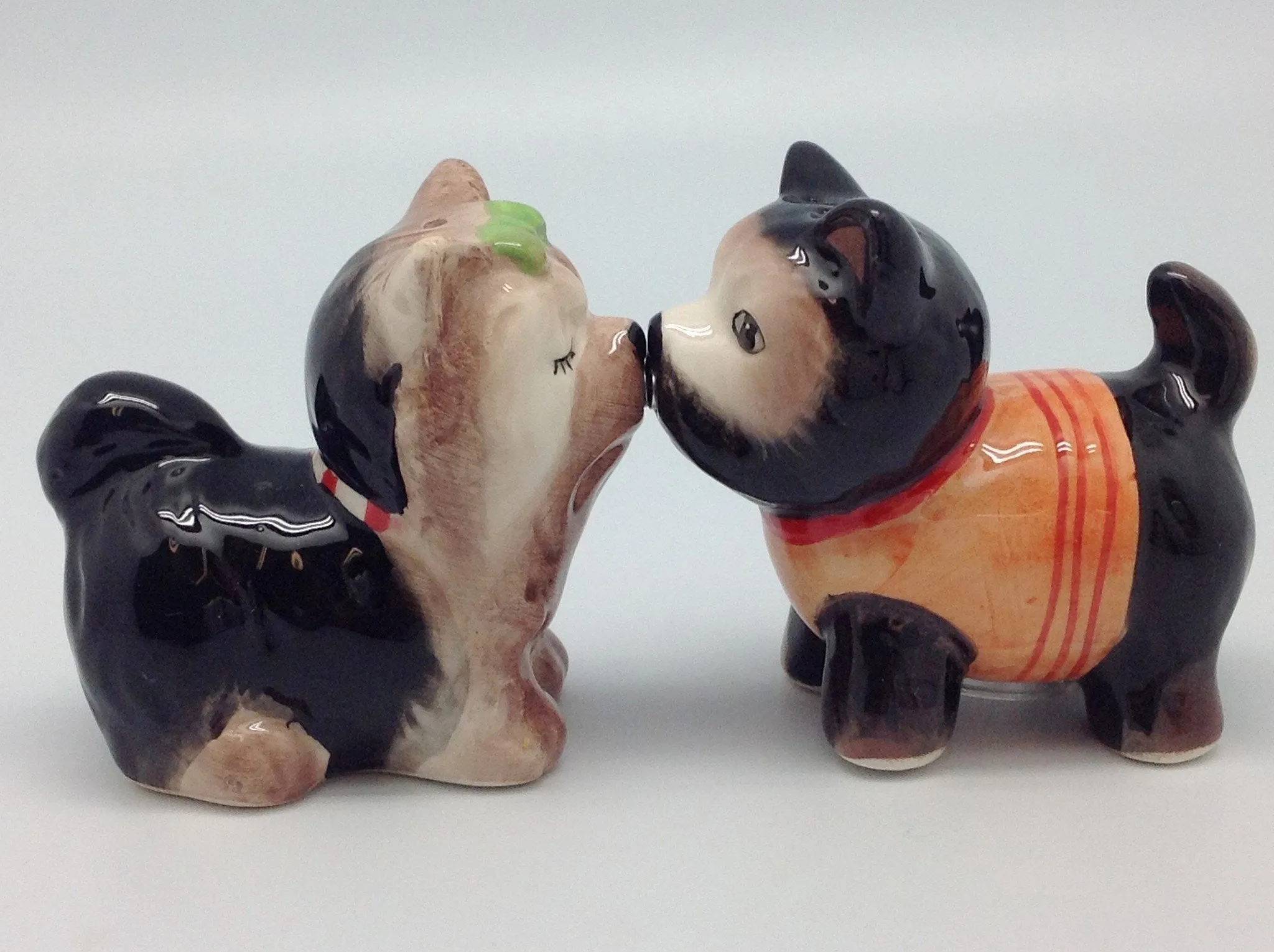 Ceramic Salt & Pepper Set Magnetic Dogs