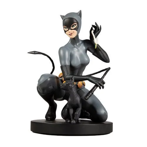 DC Designer Series Catwoman by Stanley Lau 1:6 Scale Statue